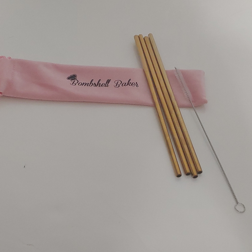 Bombshell Baker 

Stainless Steel Gold Tone Straws